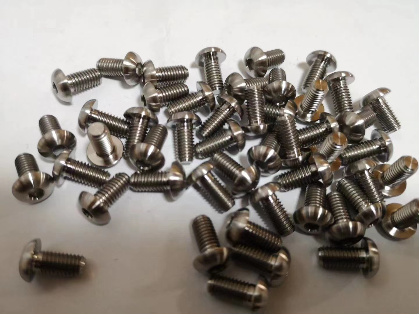 钛螺丝、钛紧固件的优点有哪些？